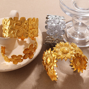 <b>Flower</b> <b>Bracelet</b> Stainless Steel Plated 18K Gold Women's Party Jewelry High End Fashion Accessory - Product Image 2