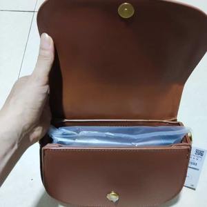 Borsa a Tracolla Piccola alla Moda con Patta, Design di Lusso in Pelle PU per Donne, con Cerniera e Tracolla Larga, Trendy Porta Telefono - Product Image 5