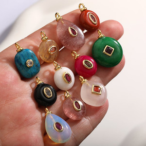 <span class=keywords><strong>Pendentif</strong></span> tendance <span class=keywords><strong>en</strong></span> pierre naturelle plaqué <span class=keywords><strong>or</strong></span> pour la fabrication de bijoux DIY, avec breloques <span class=keywords><strong>en</strong></span> cristal de fraise, agate noire <span class=keywords><strong>et</strong></span> <span class=keywords><strong>jade</strong></span> - Product Image 2