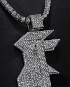 Pendentif diamant pour homme, best-seller, bijoux de mode avec finition pierre brillante, pour club et tenue décontractée, disponible au meilleur prix - Product Image 1