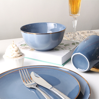 Service de table de luxe en porcelaine fine à bord doré et porcelaine noire émaillée, écologique, durable, avec logo personnalisé, style moderne et luxueux