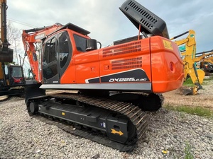 Excavadora de cadenas diésel usada Doosan DX225LC 225 de 22 toneladas, fabricada en Corea, con cucharón de 1.22m y motor potente de 151kw en stock. - Product Image 2