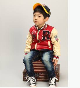 Venta al por Mayor en Línea de Ropa Infantil, Abrigos Casuales de Manga Larga con Letras Estampadas para Niños, de Fábrica China - Product Image 4