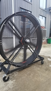 Nouveau design, ventilateur industriel sur pied à vitesse variable, grand volume, super silencieux, 2 m, moteur 1,0 kW, protection IP55 pour les gymnases et les expositions - Product Image 3