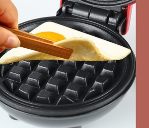 Convenient Multi-Functional Mini Waffle Maker Household Breakfast Machine for <strong>Easy</strong> Baking Waffles <strong>and</strong> Sandwich <strong>Toasting</strong> - Product Image 4