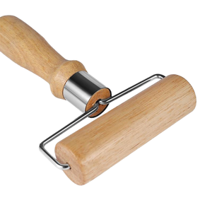 Rouleau à pâtisserie en bois Mei en forme de T, écologique et personnalisable, pour pizza, gâteau, dessert, pain, pâte à tarte - Product Image 1