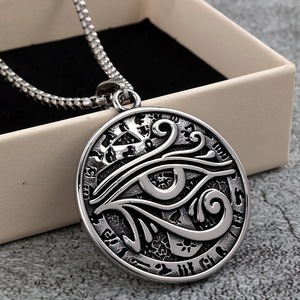 yunnique Pendentif rétro en acier inoxydable pour homme, breloque à thème œil d'Horus égyptien ancien, pour cadeau de fête ou accessoire vestimentaire - Product Image 1