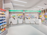 Comptoir de magasin médical personnalisé, étagères en bois pour pharmacie, décoration de magasin médical, design d'intérieur de pharmacie de détail