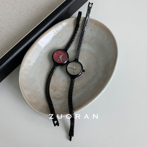 Montre femme ronde noire Bracelet simple montre-bracelet mode personnalisée cadeau femme petit et mignon - Product Image 1