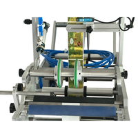 Machine d'étiquetage de bouteilles rondes semi-automatique de bureau compacte avec applicateur auto-adhésif pour emballages cosmétiques