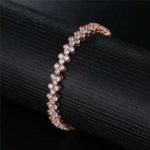 Pulsera de tenis chapada en oro rosa de 18k con circonitas cúbicas brillantes y eslabones de corazón, elegante joyería nupcial para mujer - Product Image 2