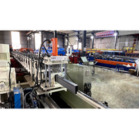 Máquina perfiladora de rodillos para vigas escalonadas metálicas de estanterías con engranajes, motor PLC y rodamientos - Fácil de operar