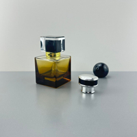 Flacon de parfum personnalisé de 1,67 oz (50 ml) en verre carré avec atomiseur