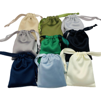 Pochette anti-poussière en satin de luxe SHINY avec impression sérigraphique personnalisée et revêtement aqueux pour l'emballage de vêtements