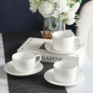 Set di <span class=keywords><strong>Tazze</strong></span> <span class=keywords><strong>da</strong></span> Caffè e Tè in Ceramica Bianca <span class=keywords><strong>con</strong></span> <span class=keywords><strong>Piattino</strong></span>, Stile Inglese per Tè del Pomeriggio, Forniture per Caffetterie all'Ingrosso - Product Image 4
