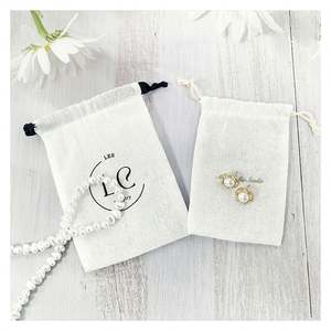 ถุงผ้าลินินใส่เครื่องประดับแบบมีเชือกผูก ขนาดเล็ก พิมพ์โลโก้ตามสั่ง สำหรับใส่ของขวัญ - Product Image 1