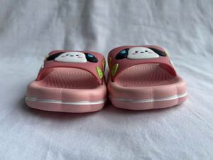 Pantofole Rosa Cartoon con Suola Antiscivolo in EVA da 17 mm, Tomaia in PVC, Punta Aperta, per Tutte le Stagioni, da Casa - Product Image 3