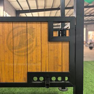 Pintu Ayun/Geser Kandang Kuda Profesional dari Logam Galvanis dengan Desain Bambu, Tahan Lama dan Ekonomis untuk Penanganan Kuda - Product Image 5