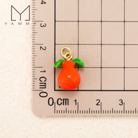 Yammy YYS143 Vente en gros, Ensemble d'accessoires charmants DIY : Collier et boucles d'oreilles avec pendentifs 3D colorés en forme de pomme de pin et de banane, finition émail goutte d'huile