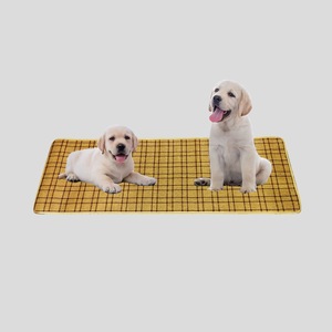 Tapis de refroidissement pour animaux de compagnie avec motif de grille Conception respirante durable pour chiens Confort d'été Idéal pour garder les animaux de compagnie au frais et détendus - Product Image 2