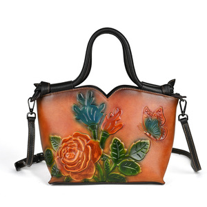 Sac à main Ando en cuir gaufré motif floral papillon pour femme, sac à bandoulière vintage en cuir de vachette avec poignée supérieure - Product Image 1