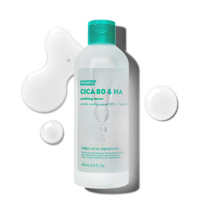 FRANKLY Tonique Visage à la Centella Asiatica et à l'Acide Hyaluronique, une brume pré-sérum qui apaise les démangeaisons pour une peau calme - Product Image 1