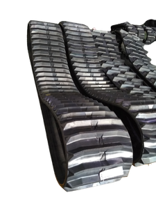 Kubota World — rails en caoutchouc personnalisés, 500x90x56, 1 pièce, équipement agricole sur piste, avec zoom - Product Image 4