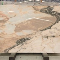 Panneau de table à manger en marbre naturel rose fumé poli, motif de luxe, fond mural de salle de bain rose aurore