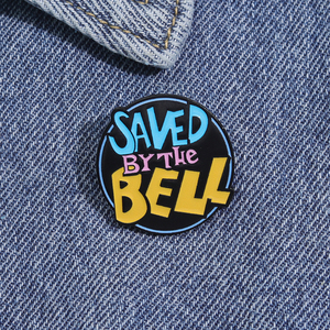 Salvado por el logotipo <span class=keywords><strong>de</strong></span> campana Pin <span class=keywords><strong>de</strong></span> esmalte duro American Television Sitcom Badge 80s joyería regalo ropa mochilas accesorios al por mayor - Product Image 2