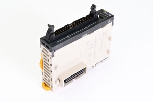 โมดูลเอาท์พุตทรานซิสเตอร์ความเร็วสูง CJ1W-OD233 32 จุด 15us MIL สำหรับ PLC ซีรีส์ Omron CJ - Product Image 2