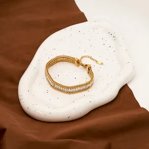 Bijoux en acier inoxydable plaqué or 18 carats dernière chaîne double quille en zircon carré blanc pour femmes accessoires bracelet cadeau B242400