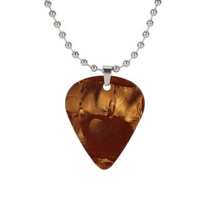 Collar con púa de <span class=keywords><strong>guitarra</strong></span> y colgante de corazón de rubí, cadena para clavícula estilo <span class=keywords><strong>Eddie</strong></span> Munson, Punk, Stranger Things, Horror - Product Image 4
