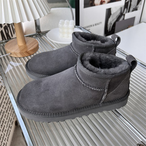 รองเท้าบูทผู้หญิงแฟชั่นดีไซน์เนอร์ขายส่ง ทำจากหนังแกะบุขน อุ่นสบาย เหมาะสำหรับฤดูหนาวและหิมะ - Product Image 4