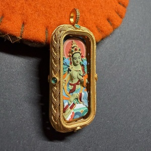 Ciondolo Tara Verde: Dipinto a Mano, Placcato in Oro. Purificazione Profonda e Manifestazione Rapida. - Product Image 5