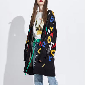 <span class=keywords><strong>Cardigan</strong></span> da Donna alla Moda di Lunghezza Media con Stampa Jacquard, Bottoni e Motivi Trendy - Product Image 3