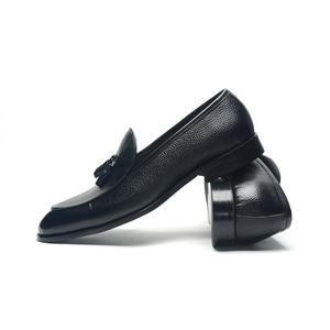 Mocassins de haute qualité pour hommes en cuir de vachette à franges personnalisés faits à la main pour des occasions formelles ou des vêtements décontractés - Product Image 2