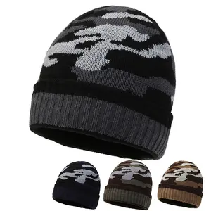 Custom Winter Designer Soft addensato foderato in pile Beanie Camouflage Hat lavorato a maglia Camo Jacquard cuffie invernali calde per uomo