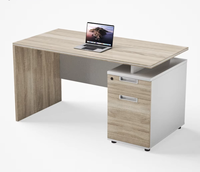 Bureau d'ordinateur moderne à plateau flottant, poste de travail pour personnel avec tiroirs verrouillables pour suite