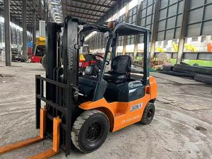 Carretilla elevadora Toyota 7FD usada 3 toneladas 3 etapas mástil motor diésel bajas horas 3000mm altura de elevación bien cuidado listo para trabajar - Product Image 4