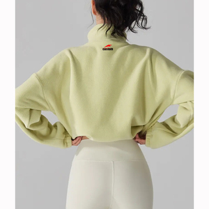 Sweat-shirt à capuche court en polaire moelleux avec logo personnalisé pour la salle de sport et le fitness, sweat-shirt court en polyester, sweat-shirt élégant pour l'entraînement pour femmes - Product Image 4