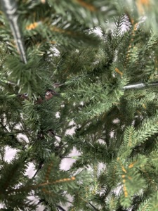 Sapin de Noël épais floqué de 210 cm (7 pieds) en PE et PVC, avec charnières, de qualité supérieure, pour intérieur - Product Image 2
