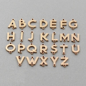 Vintage Initial-Anhänger 14K Goldfilled Schmuck 0,83mm Dick Dauerhafte Armbandherstellung Winzige Buchstaben-Charms - Product Image 1