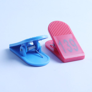 Kẹp Gắn Bìa Bất Kỳ Logo Nào Tùy Chỉnh Kẹp Lò Xo Nhựa Hình Vuông Màu Đỏ Và Màu Xanh Cho Kẹp Sách Giấy Hoạt Hình - Product Image 4