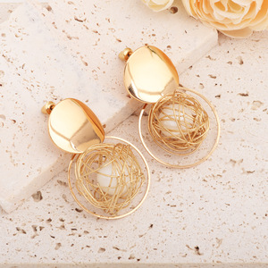 Pendientes de Moda con Diseño de Bola de Perla de Imitación, Chapados en Oro, de Aleación de Zinc, para Mujer, Joyería para Fiestas - Product Image 3