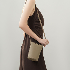 Sac bandoulière haut de gamme en cuir de vachette véritable pour femme, mini sac seau avec fermeture éclair, polyvalent et tendance pour l'automne Tanjing - Product Image 3