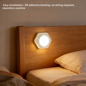 Luz Nocturna <span class=keywords><strong>Hexagonal</strong></span> con Sensor de Movimiento <span class=keywords><strong>PIR</strong></span>, Adhesivo 3M para Montaje, Funciona con Batería Triple AAA, Luz Cálida Suave SMD - Product Image 1