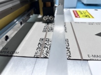 Machine semi-automatique de rainurage en V et de découpe d'angles pour boîtes rigides, rainureuse pour carton et boîtes à programmation automatique
