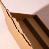 Boîte d'impression personnalisée en carton ondulé FSC écologique et biodégradable, pliable, pour support de cartes de jeu, présentoir de vente au détail