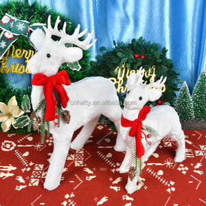 Figurine en peluche Ours polaire de Noël, faite à la main, écologique, ornement de table, décoration pour fêtes de fin d'année et centres commerciaux - Product Image 4