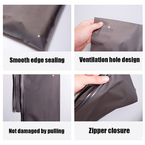 Sacchetti per Abiti con Chiusura a Zip Personalizzati con Logo, Autosigillanti, in Plastica Opaca Nera per Camicie e Vestiti - Product Image 5